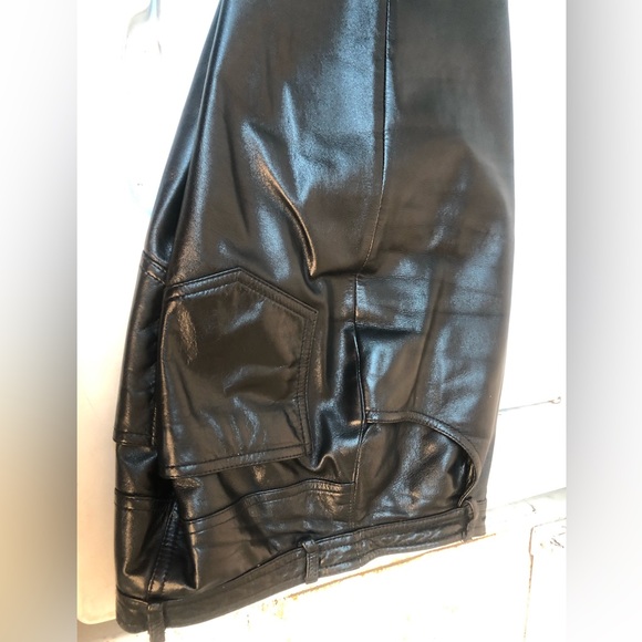 Woman Danier Leather pants: circ: 25,5", across: 12,5"
OL: 42,5" inseem: 31" - Picture 7 of 7